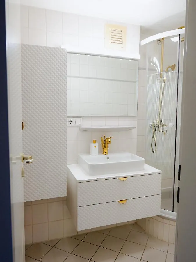 Designer Apartment An Der Leineinsel In Hannover, Direkt Am Wasser In Ruhiger Laage, Messeapartment Hannover