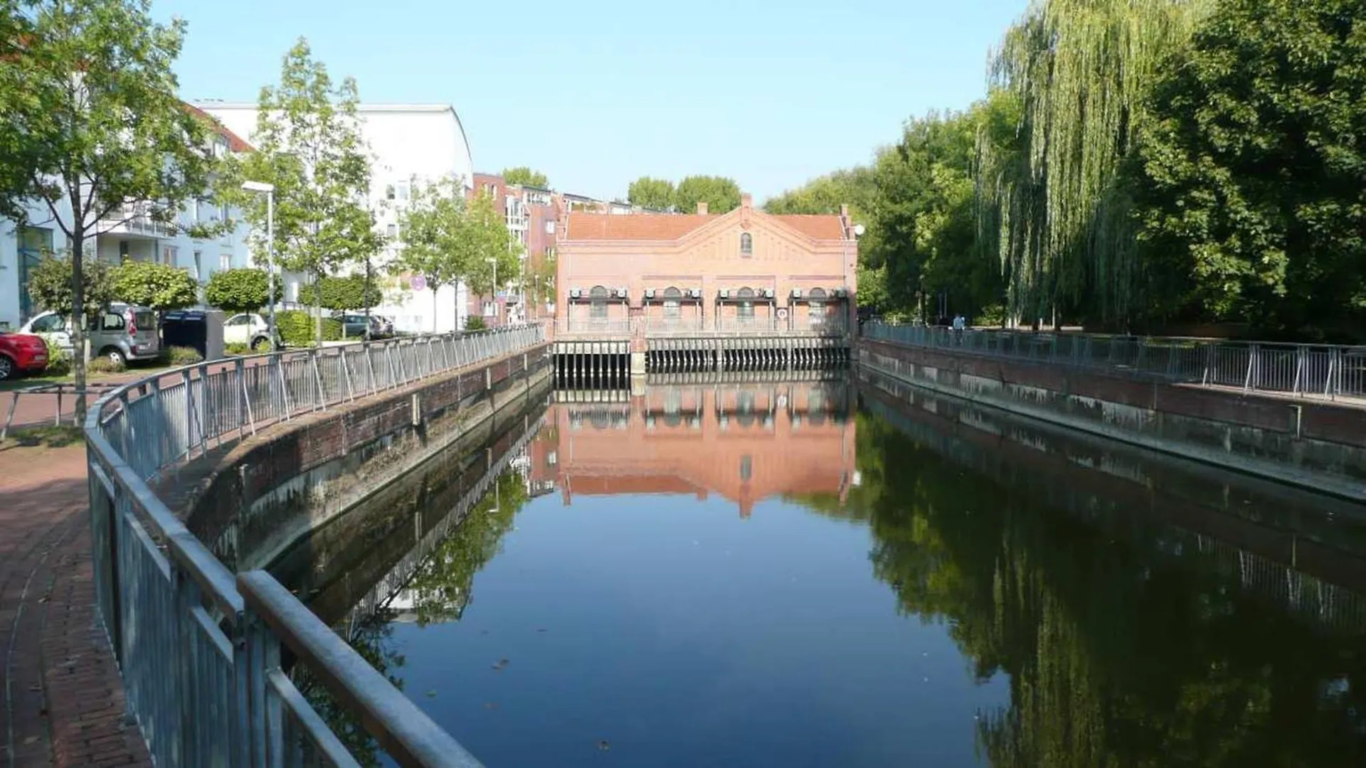 Designer Apartment An Der Leineinsel In Hannover, Direkt Am Wasser In Ruhiger Laage, Messeapartment Hannover