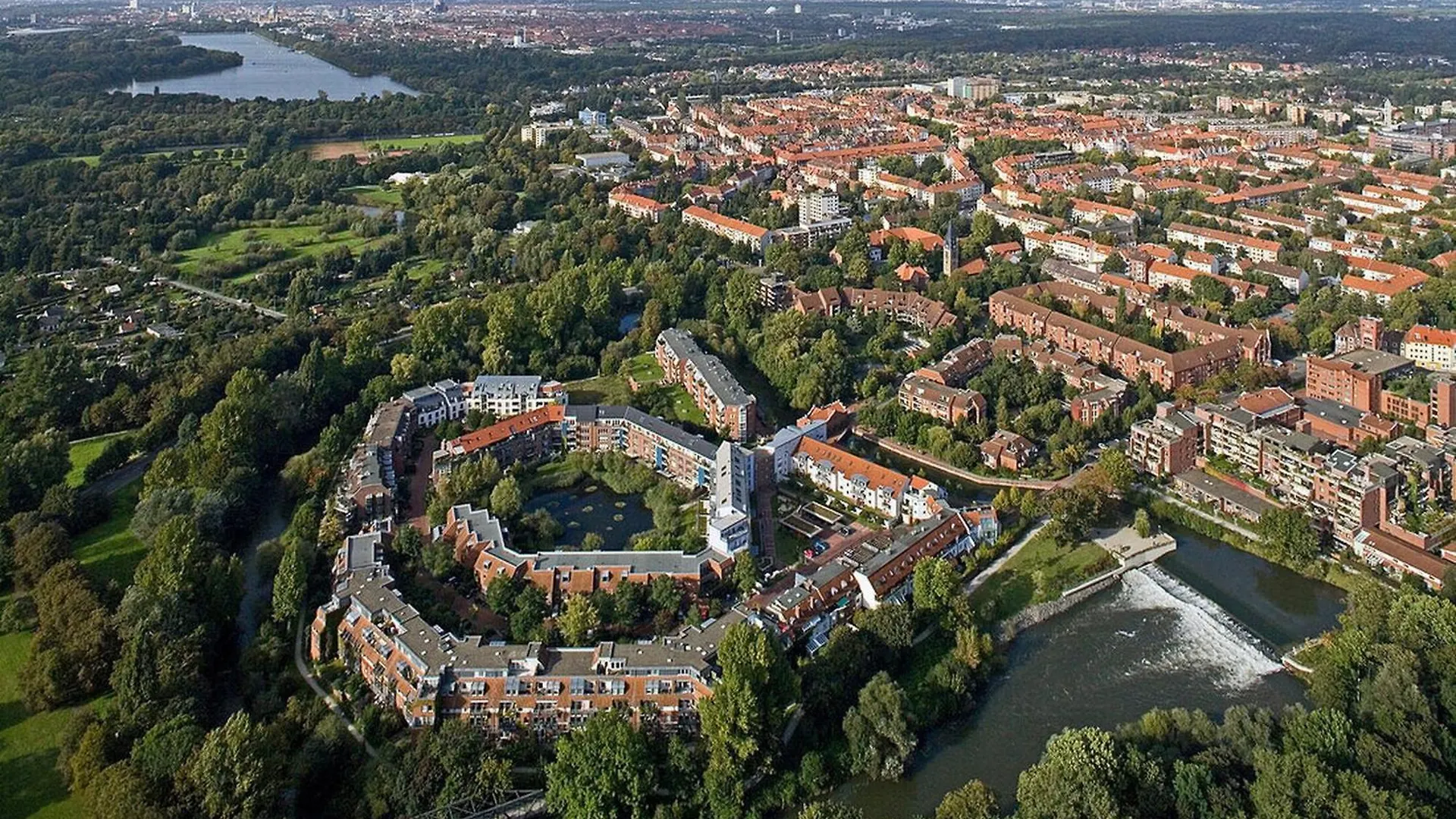 Designer Apartment An Der Leineinsel In Hannover, Direkt Am Wasser In Ruhiger Laage, Messeapartment Almanya