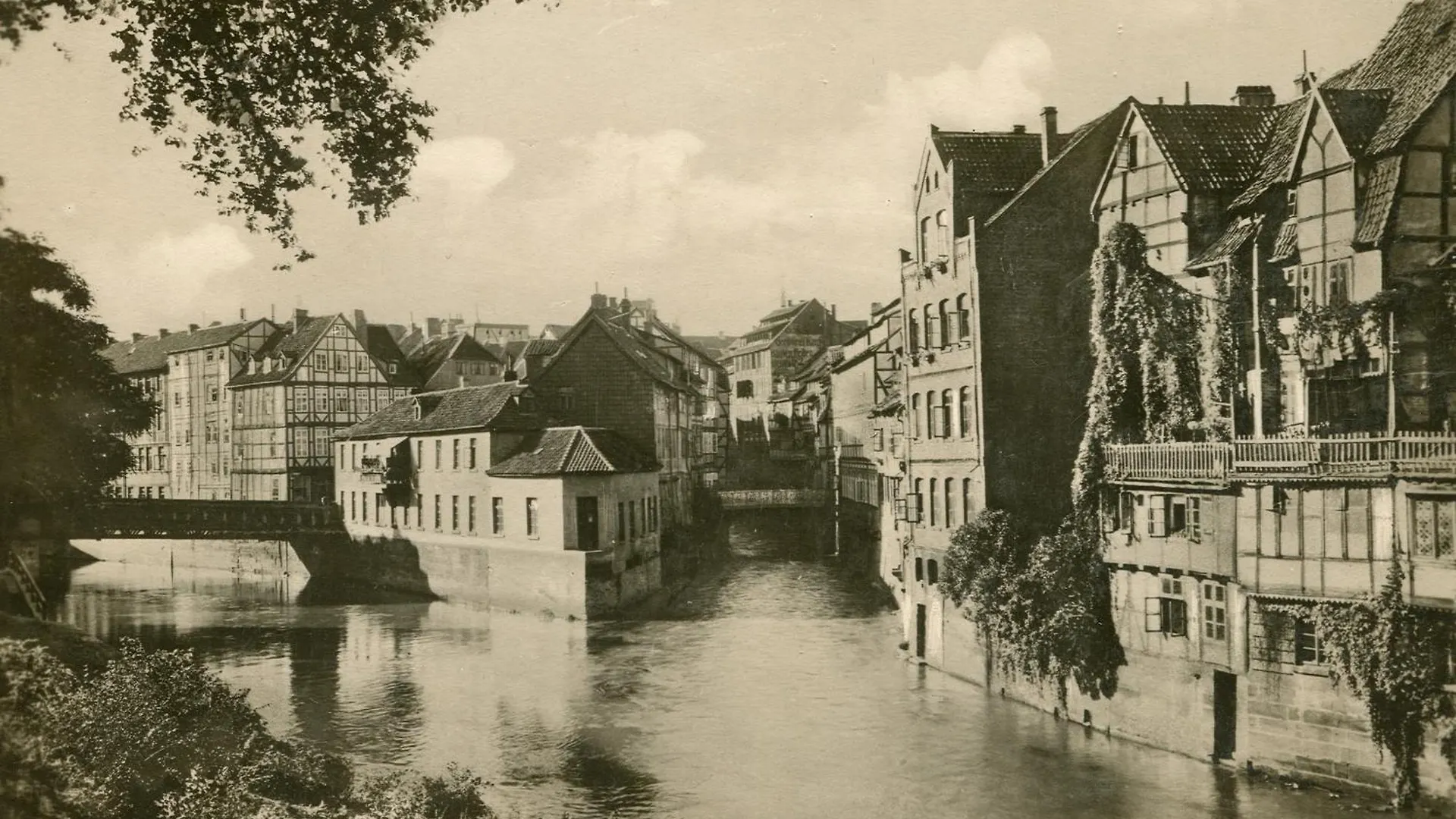 Designer Apartment An Der Leineinsel In Hannover, Direkt Am Wasser In Ruhiger Laage, Messeapartment Almanya